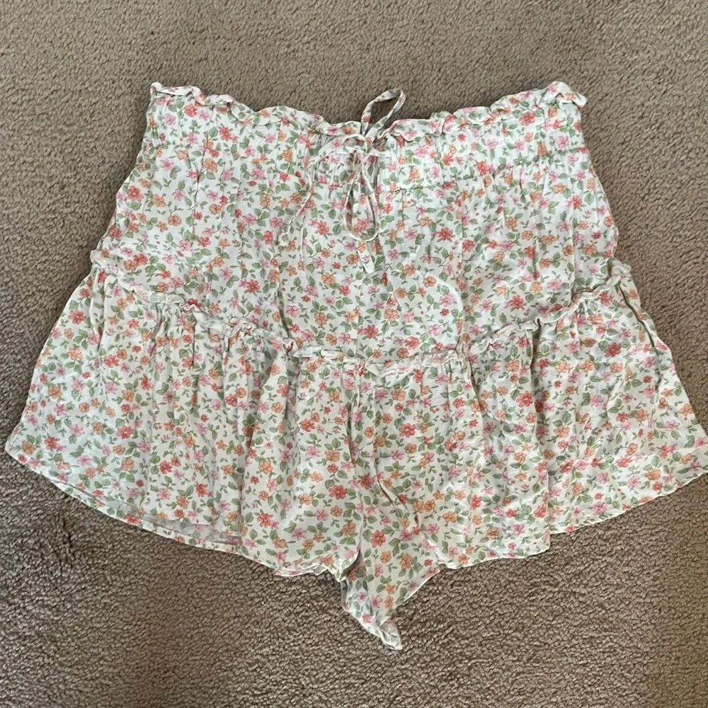 Aeropostale Womens Set Size Medium White Floral Crop Top and Shorts Two Piece - Picture 3 of 14